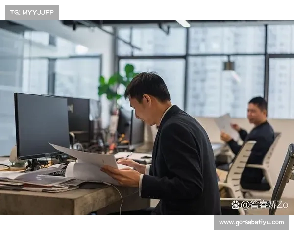 中金公司员工不幸轻生,生活照流出展现其优雅与智慧背后的深沉痛苦 中金公司员工不幸轻生,生活照流出展现其优雅与智慧背后的深沉痛苦